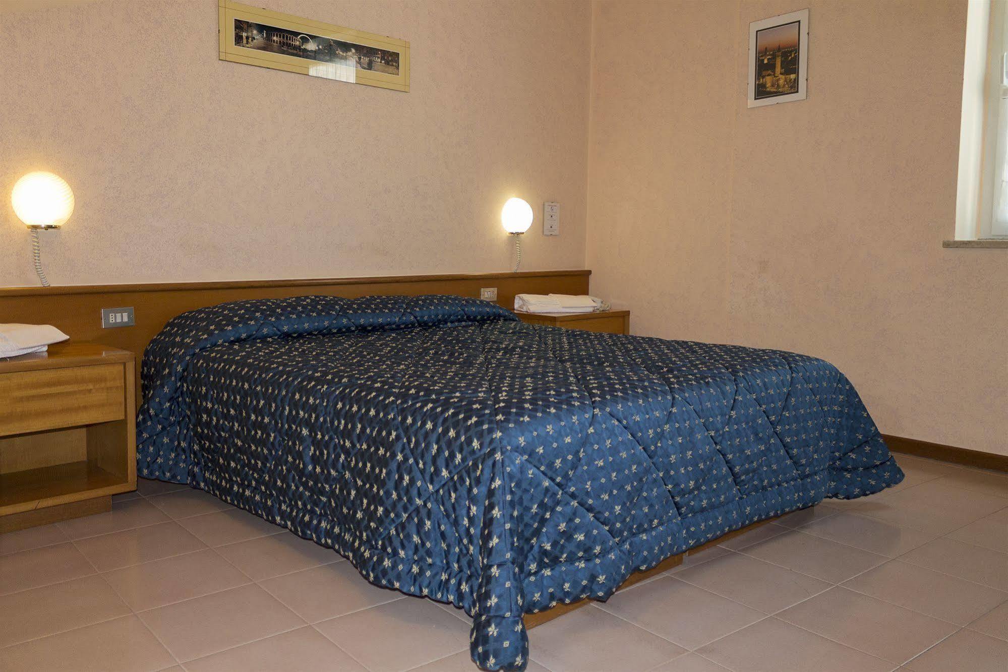 Hotel Europa Dossobuono Kültér fotó