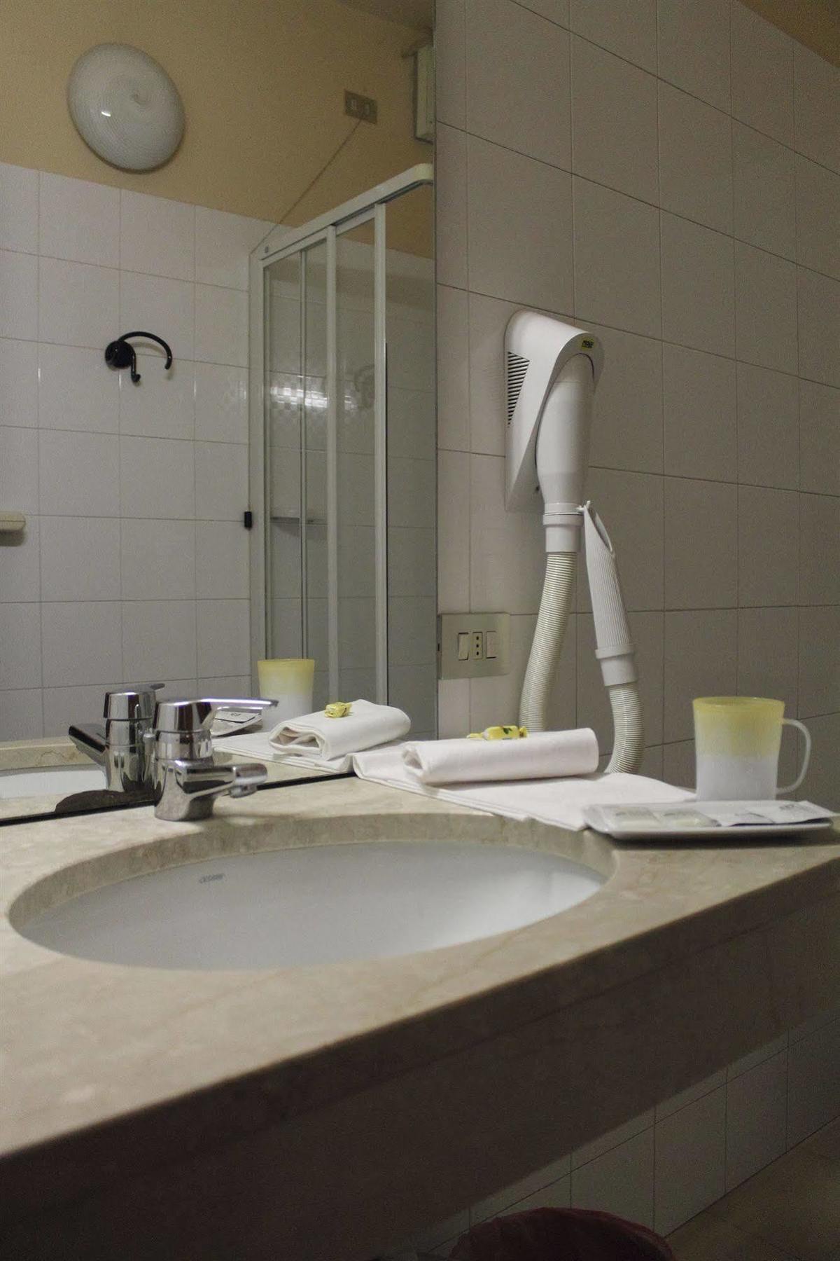Hotel Europa Dossobuono Kültér fotó